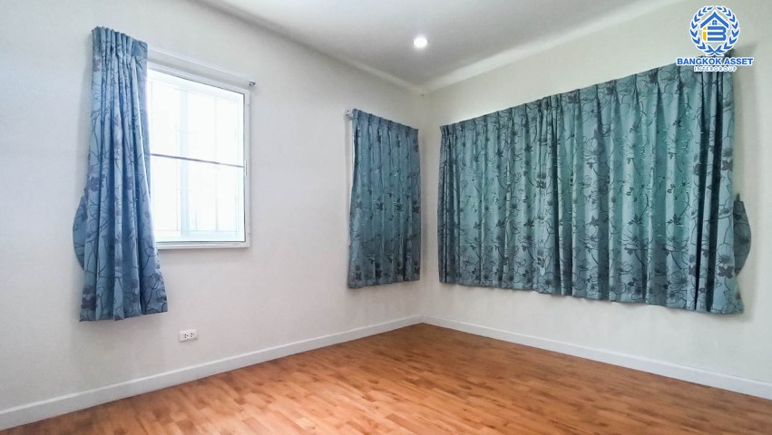 *****บ้านเดี่ยวมือสอง ปทุมธานี ม.พฤกษาวิลเลจ35 รังสิต-คลอง3 เนื้อที่กว้างขวางมากถึง 52 ตร.ว. ฟังก์ชัน 3 ห้องนอน 2 ห้องน้ำ 2 ที่จอดรถ ตกแต่งแบบโมเดิร์น ภายในสภาพสวยพร้อมเข้าอยู่ บนทำเลแห่งการเดินทาง ใกล้ฟิวเจอร์พาร์ค รังสิต, ใกล้มอเตอร์เวย์ "บางปะอิน-บางนา"  จองเลย!